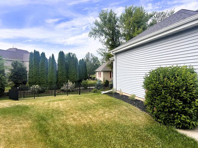 273 Silver Lake TRAIL, Oconomowoc, WI 53066