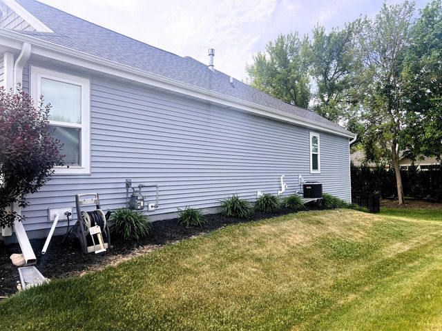 273 Silver Lake TRAIL, Oconomowoc, WI 53066