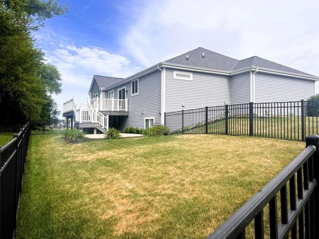 273 Silver Lake TRAIL, Oconomowoc, WI 53066