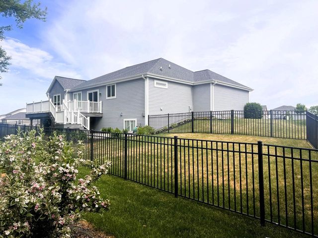 273 Silver Lake TRAIL, Oconomowoc, WI 53066