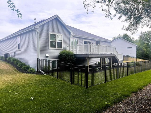 273 Silver Lake TRAIL, Oconomowoc, WI 53066