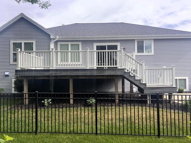 273 Silver Lake TRAIL, Oconomowoc, WI 53066