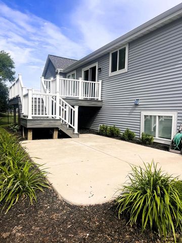 273 Silver Lake TRAIL, Oconomowoc, WI 53066