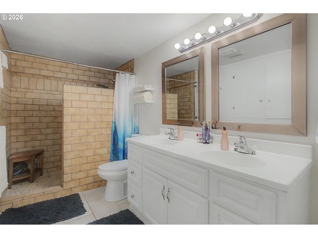 17109 Se EVERGREEN Hwy, Vancouver, WA 98683