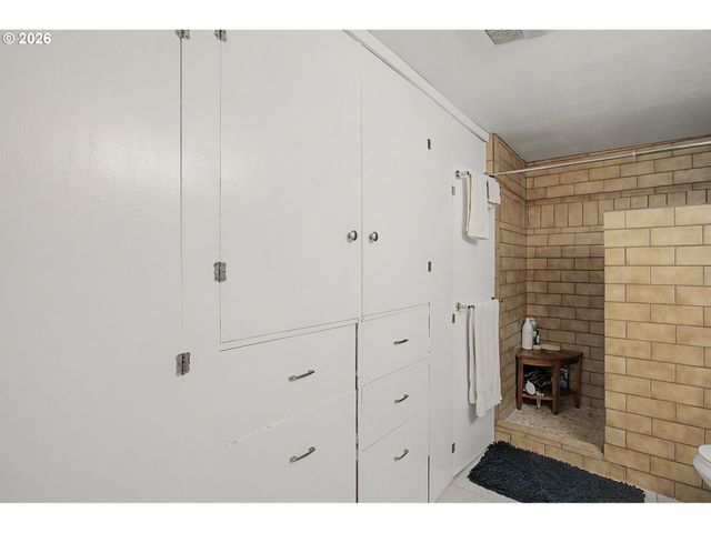 17109 Se EVERGREEN Hwy, Vancouver, WA 98683