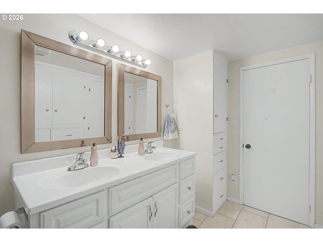 17109 Se EVERGREEN Hwy, Vancouver, WA 98683