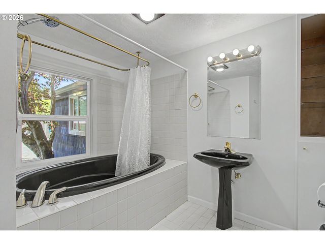 17109 Se EVERGREEN Hwy, Vancouver, WA 98683