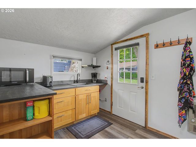 17109 Se EVERGREEN Hwy, Vancouver, WA 98683
