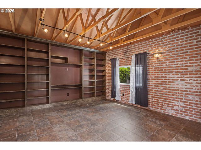 17109 Se EVERGREEN Hwy, Vancouver, WA 98683