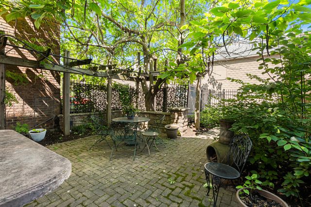 910 Main Street, Covington, KY 41011