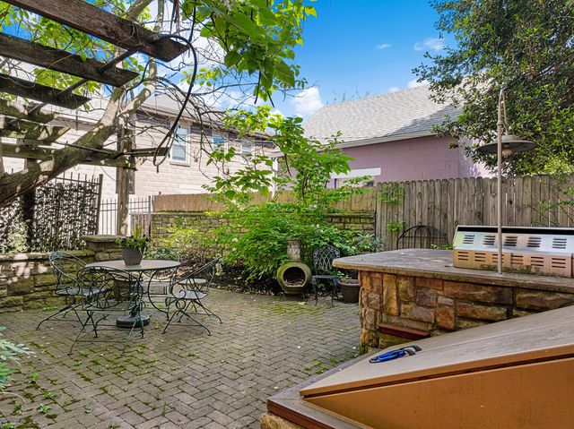 910 Main Street, Covington, KY 41011