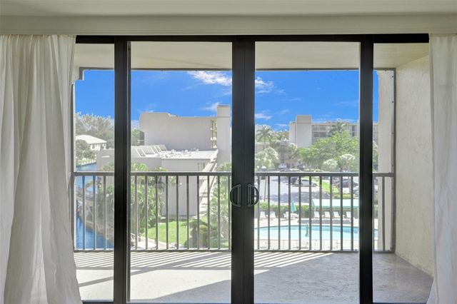 4 Royal Palm Way 503, Boca Raton, FL 33432