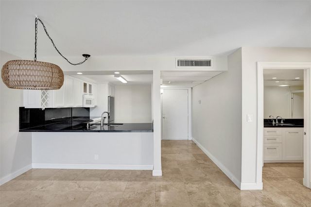 4 Royal Palm Way 503, Boca Raton, FL 33432