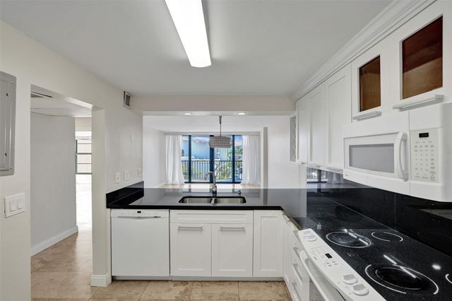 4 Royal Palm Way 503, Boca Raton, FL 33432