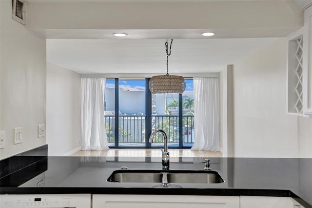 4 Royal Palm Way 503, Boca Raton, FL 33432