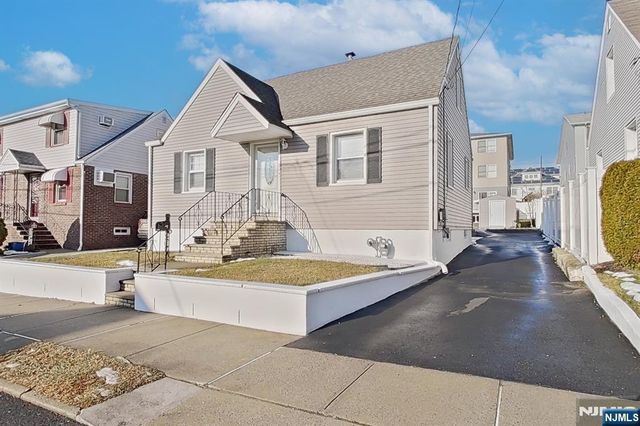 207 Lafayette Avenue, Lyndhurst, NJ 07071