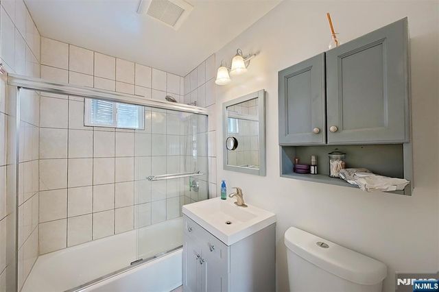 207 Lafayette Avenue, Lyndhurst, NJ 07071