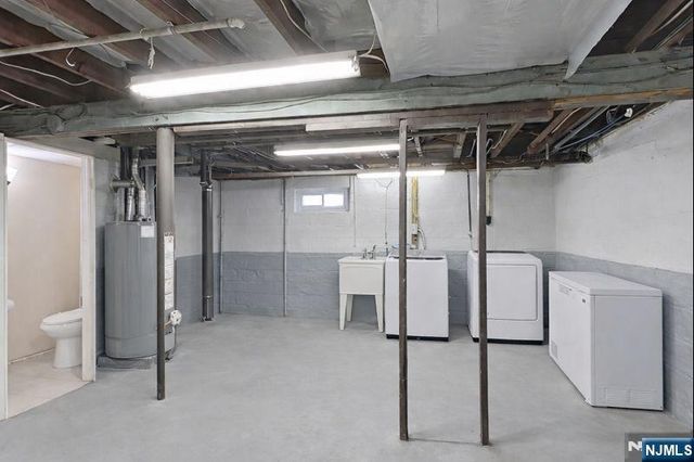 207 Lafayette Avenue, Lyndhurst, NJ 07071