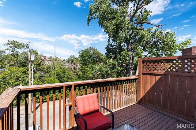 5885 Nina Place 3W, St Louis, MO 63112