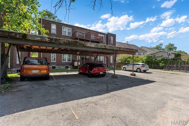 5885 Nina Place 3W, St Louis, MO 63112
