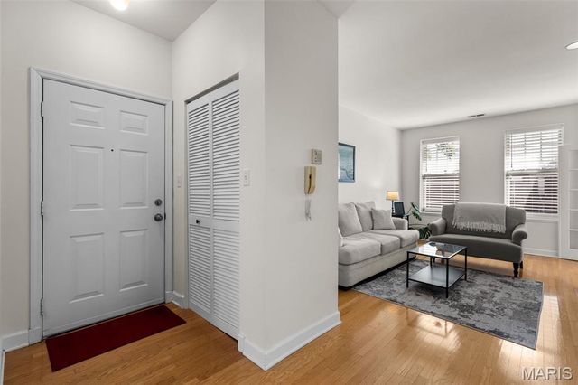 5885 Nina Place 3W, St Louis, MO 63112