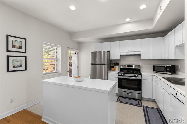 5885 Nina Place 3W, St Louis, MO 63112