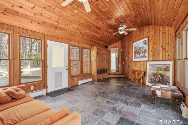 35 Hanson Road, Canton, CT 06019