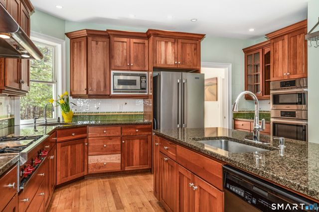 35 Hanson Road, Canton, CT 06019