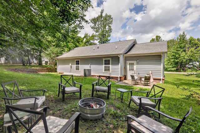 119 Silver Leaf Cir, Dickson, TN 37055