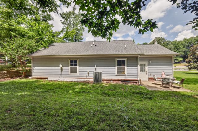 119 Silver Leaf Cir, Dickson, TN 37055