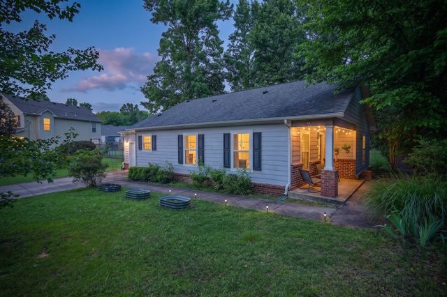 119 Silver Leaf Cir, Dickson, TN 37055