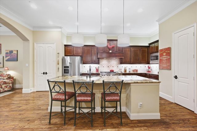 2809 Creekway Drive, Carrollton, TX 75010