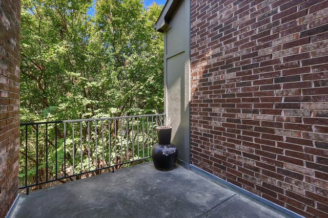 2809 Creekway Drive, Carrollton, TX 75010