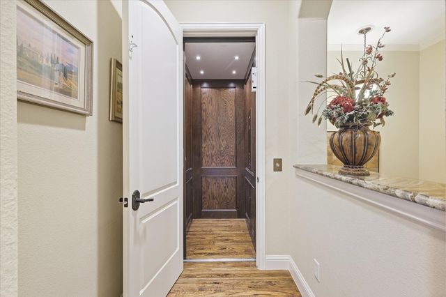 2809 Creekway Drive, Carrollton, TX 75010