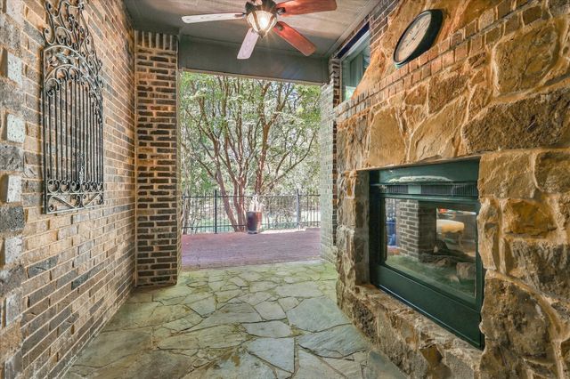 2809 Creekway Drive, Carrollton, TX 75010