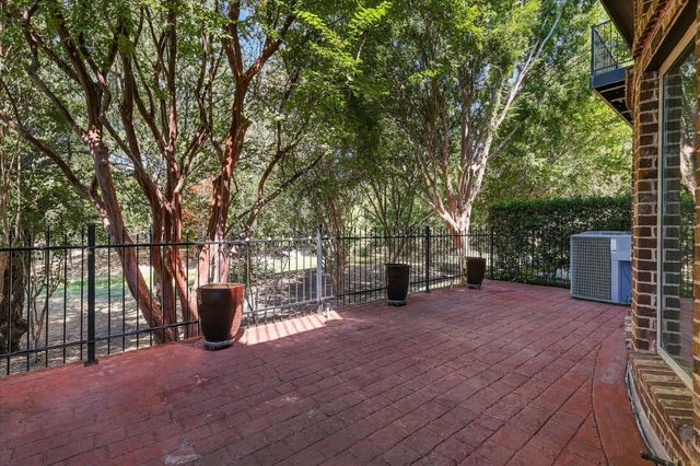 2809 Creekway Drive, Carrollton, TX 75010