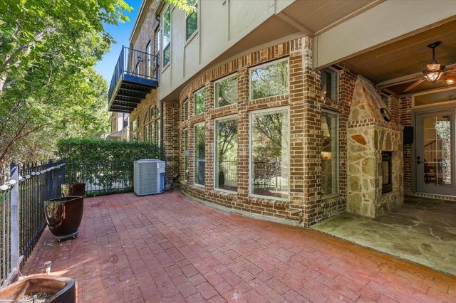 2809 Creekway Drive, Carrollton, TX 75010