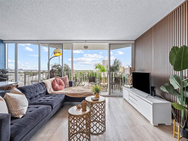 7601 E Treasure Dr 711, North Bay Village, FL 33141