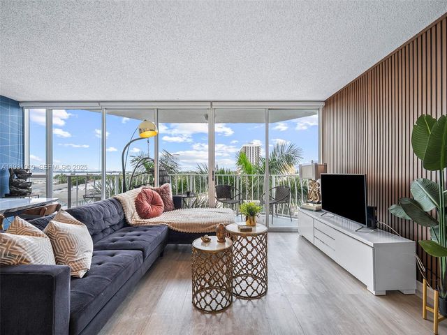 7601 E Treasure Dr 711, North Bay Village, FL 33141