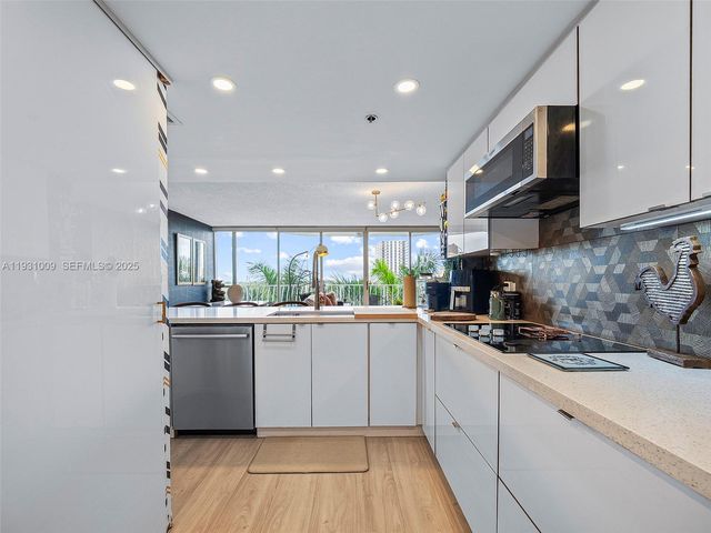 7601 E Treasure Dr 711, North Bay Village, FL 33141