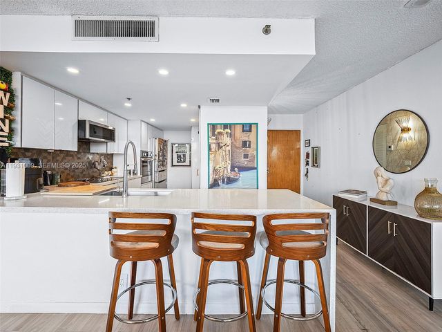 7601 E Treasure Dr 711, North Bay Village, FL 33141