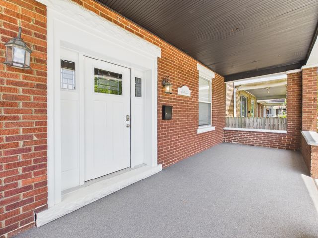 1208 10th Avenue, Huntington, WV 25701
