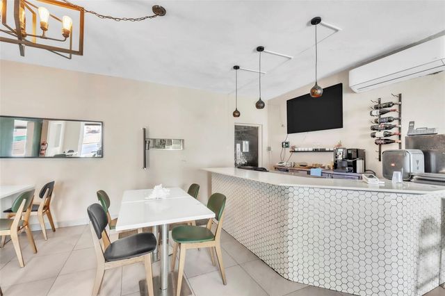 3038 AVENIDA ISLA VERDE AVENUE, Carolina, PR 00979