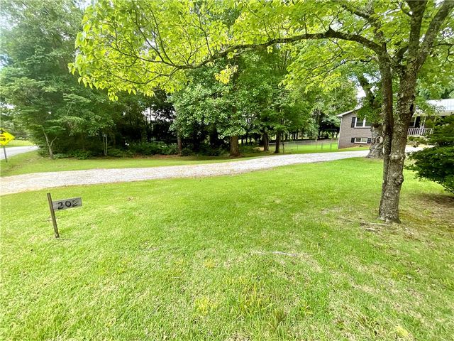 202 Muller Road, Walhalla, SC 29691
