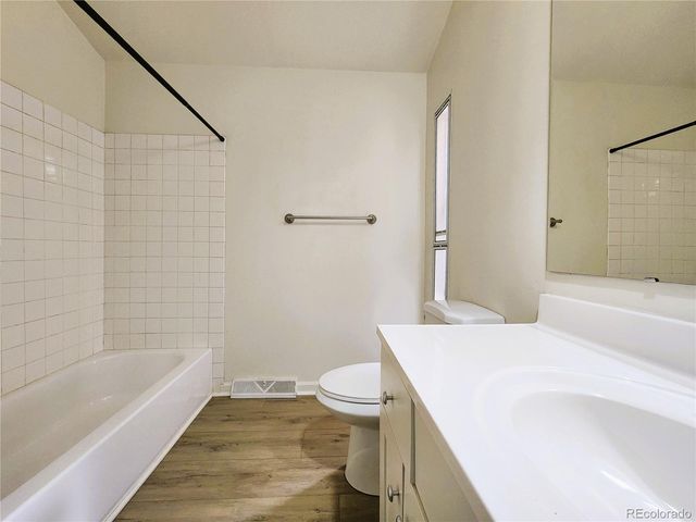 4640 S Akron Street, Englewood, CO 80111
