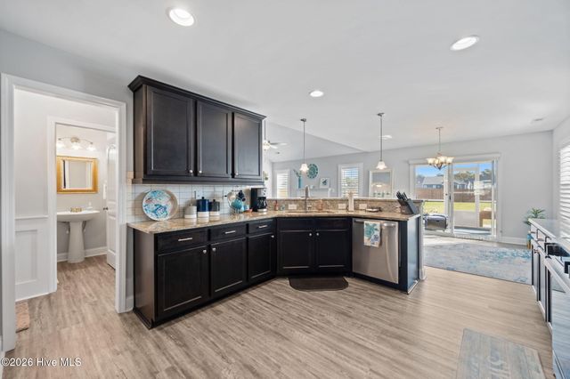 442 Pebble Shore Drive, Sneads Ferry, NC 28460