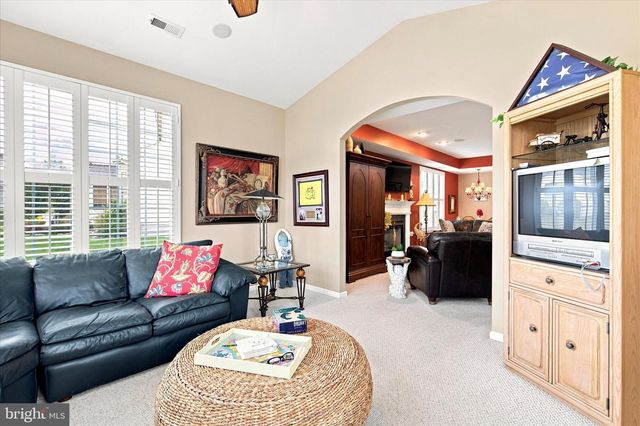 937 LAURENS LN, Warwick, PA 18974
