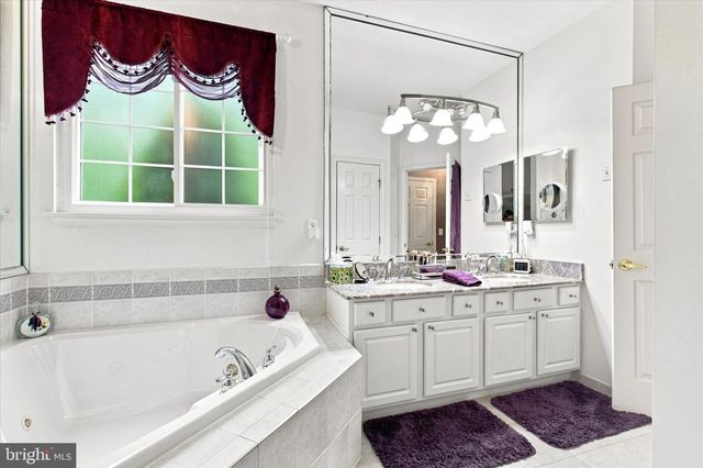 937 LAURENS LN, Warwick, PA 18974