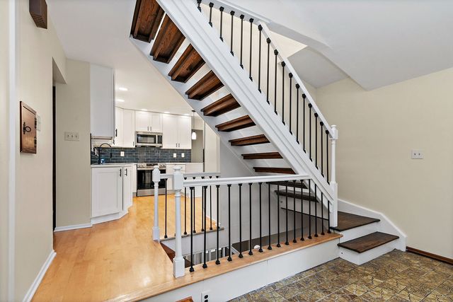 2916 Skyline Drive, Crystal Lake, IL 60012