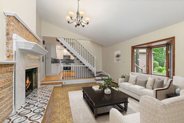 2916 Skyline Drive, Crystal Lake, IL 60012